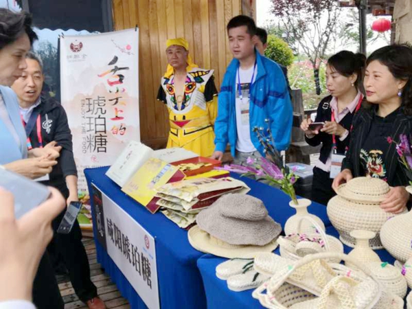 2019��5��18��   ������ȫ�����������ǡ��μ����Ƹ����׽조һ��һ·�����߳��з��Ŵ�չ