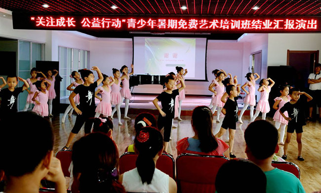 2015��8��4�����硰��ע�ɳ��������ж���������������ѵ��㱨�ݳ�Բ������